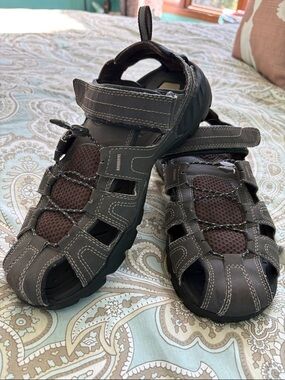 Teva Mens Size 10 Closed Toe Water Hiking Sandals